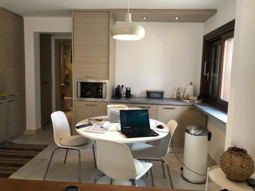 Η κουζίνα ή μικρή κουζίνα στο Villa Denni