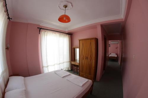 Katil atau katil-katil dalam bilik di Nazar Hotel