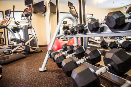 Фитнес-центр и/или тренажеры в Candlewood Suites Denver North - Thornton by IHG