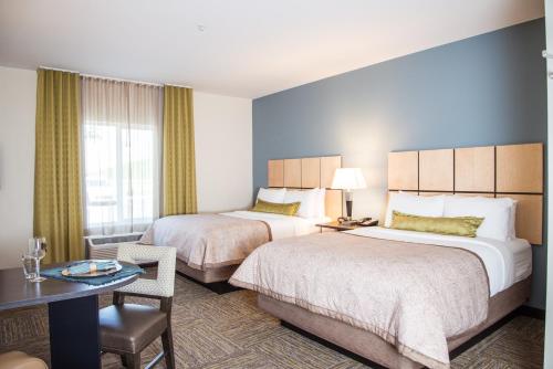 Кровать или кровати в номере Candlewood Suites Denver North - Thornton by IHG