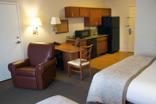 Gallery image of Candlewood Suites Champaign-Urbana University Area, an IHG Hotel in Champaign