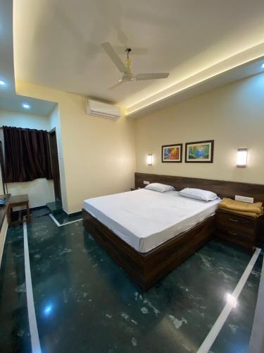 a bedroom with a bed and a ceiling at Shivam Hotels in Kolkata