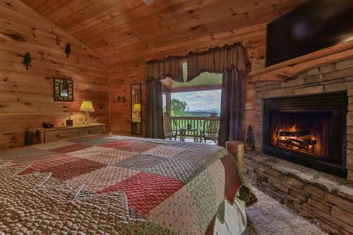 Gallery image of CABIN TIME - When you need to relax and unwind a visit to Cabin Time is what you need! in Mineral Bluff