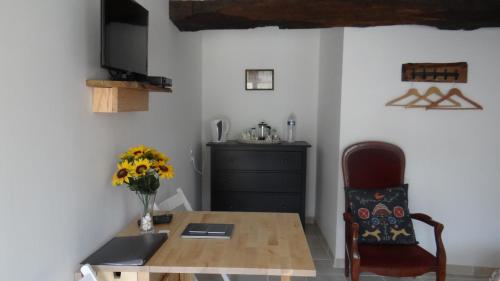 Μια τηλεόραση ή/και κέντρο ψυχαγωγίας στο La Petite Houssaye Gite