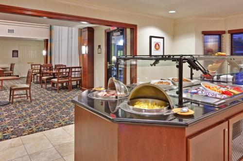 A restaurant or other place to eat at Staybridge Suites Buffalo, an IHG Hotel