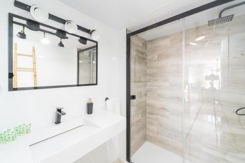 Et badeværelse på Expoholidays - Vistas Puerto Aguadulce