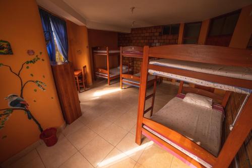 a room with two bunk beds and a window at El Mural Backpackers in Tarapoto