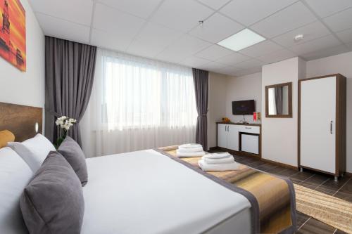 Katil atau katil-katil dalam bilik di Grand Gulluk Hotel City Center Antalya
