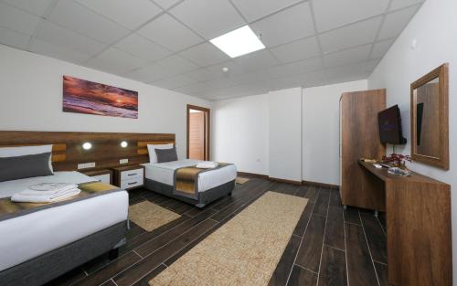 Katil atau katil-katil dalam bilik di Grand Gulluk Hotel City Center Antalya