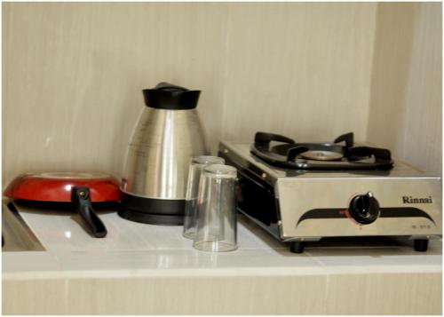 Kemudahan buat kopi dan teh di The Lod Villa