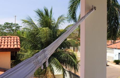 a hammock hanging from the side of a building at Batavia Sky Lounge in Palmas