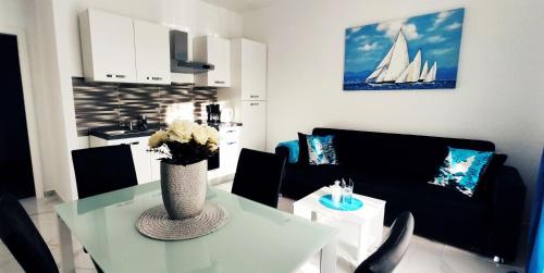 Kuchyň nebo kuchyňský kout v ubytování Apartments Samac