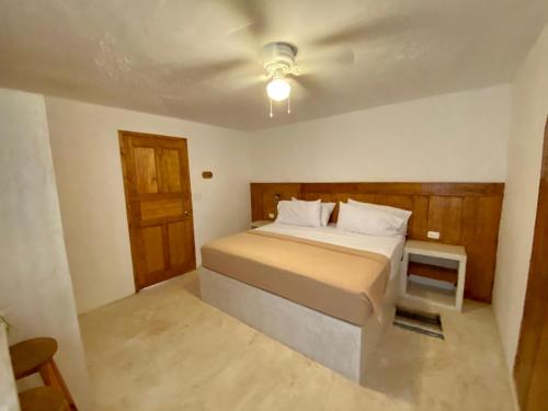 a bedroom with a bed and a ceiling fan at MIO Cancún Hotel Boutique in Cancún