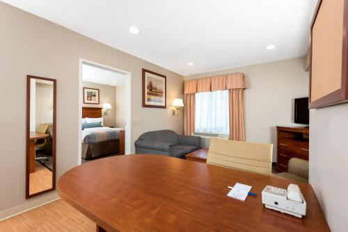 Gallery image of Candlewood Suites LAX Hawthorne, an IHG Hotel in Hawthorne
