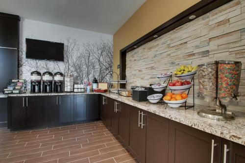 Η κουζίνα ή μικρή κουζίνα στο Staybridge Suites Plano - The Colony by IHG