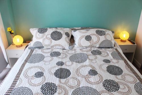 a bed with black and white pillows on it at AMPLIO DPTO 2 amb. - PALERMO QUEEN- in Buenos Aires