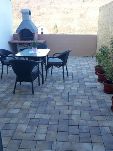 Patio nebo venkovní prostory v ubytování Tri Sreće