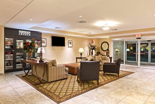 Μια τηλεόραση ή/και κέντρο ψυχαγωγίας στο Candlewood Suites Pearland by IHG