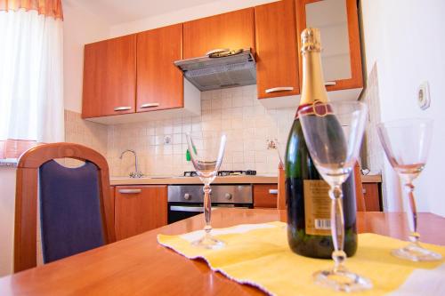 Dapur atau dapur kecil di Apartments Edo