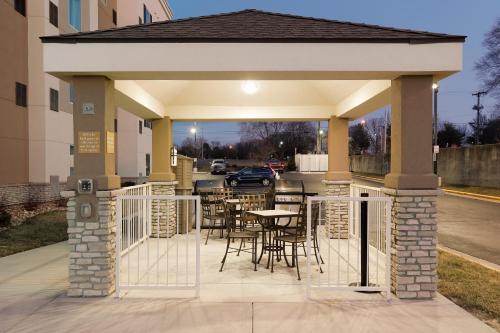 a pavilion with a table and chairs on a patio at Candlewood Suites Lenexa - Overland Park Area by IHG in Lenexa