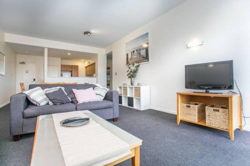 TV a/nebo společenská místnost v ubytování Perth Ascot Sub Penthouse Spectacular 240 degree River and City Views ,