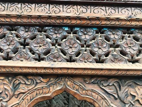 a wooden bench with a pattern on it at Akasa Goa in Palolem