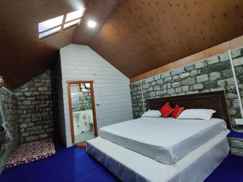 Postel nebo postele na pokoji v ubytování Stone Huts