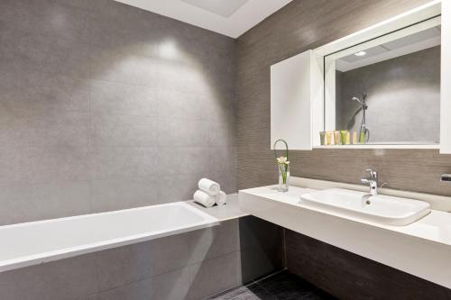 A bathroom at Staybridge Suites - Doha Lusail, an IHG Hotel