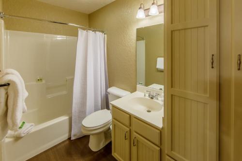 a bathroom with a shower, toilet, sink and tub at Holiday Inn Club Vacations Oak n Spruce Resort in the Berkshires an IHG Hotel in South Lee