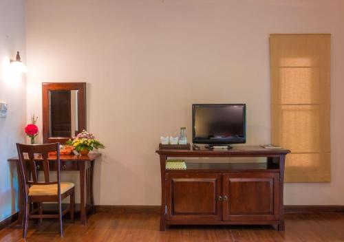 TV a/nebo společenská místnost v ubytování Phuwanalee Resort