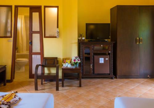 TV a/nebo společenská místnost v ubytování Phuwanalee Resort