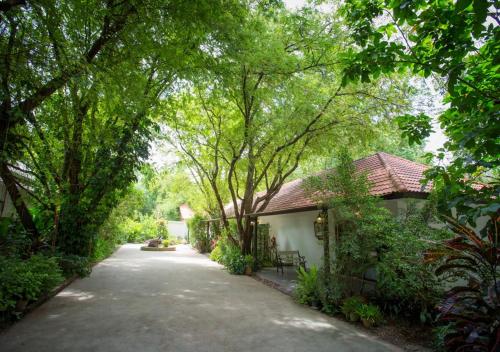Zahrada ubytování Phuwanalee Resort