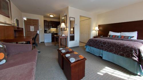 Foto de la galería de Staybridge Suites East Stroudsburg - Poconos, an IHG Hotel en East Stroudsburg