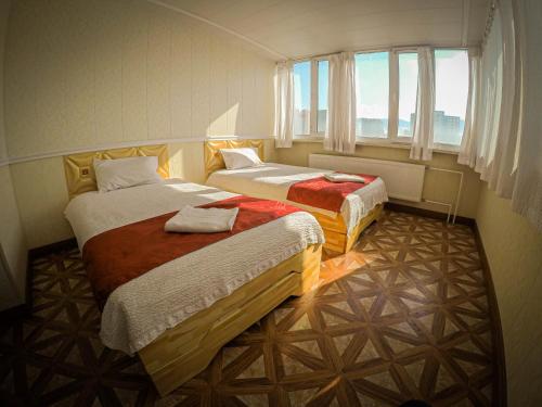 מיטה או מיטות בחדר ב-LG Tour & Hostel