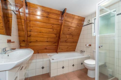 Vonios kambarys apgyvendinimo įstaigoje The Tree House Wairoro Park - Russell Holiday Home