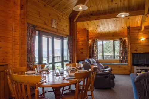 a dining room with a table and chairs at Alpine on Oregon in Hanmer Springs