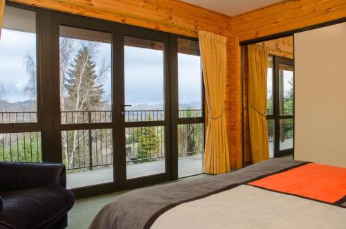 Ένα ή περισσότερα κρεβάτια σε δωμάτιο στο Alpine on Oregon