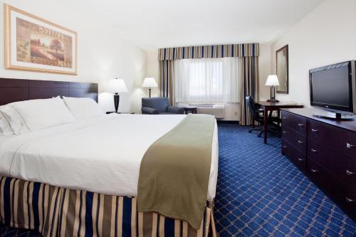 Foto da galeria de Holiday Inn Express Hotel & Suites Torrington, an IHG Hotel em Torrington