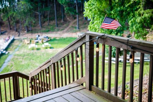 Waterfront studio with Private Porch #13 at Long Cove Resort