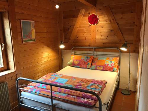 Un pat sau paturi într-o cameră la Ferienwohungen Gibbesbachhof