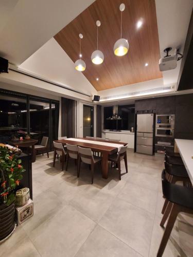 Η κουζίνα ή μικρή κουζίνα στο 山月二二Villa溫泉墅