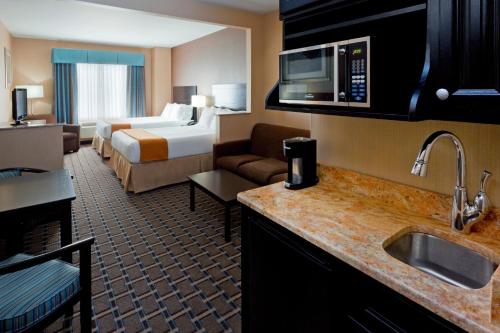 صورة لـ Holiday Inn Express Hotel & Suites West Coxsackie, an IHG Hotel في West Coxsackie