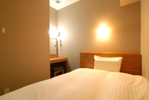 a bedroom with a white bed and a mirror at AB Hotel Fuji in Fuji