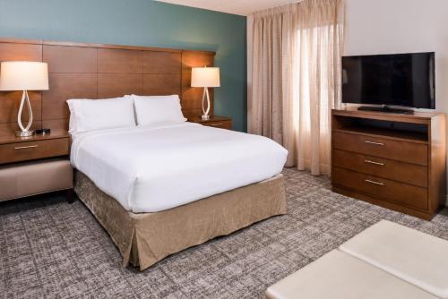 Staybridge Suites Indianapolis Downtown-Convention Center, an IHG Hotel Image
