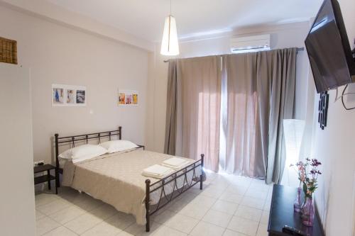 Postel nebo postele na pokoji v ubytování Luxurious Studio, near Athens Airport
