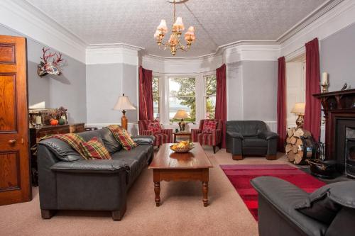 a living room with couches and a coffee table at Kiltearn Guest House in Evanton