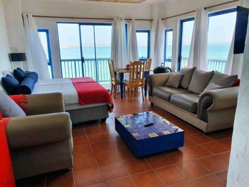 Χώρος καθιστικού στο Raaswater Langebaan Self Catering