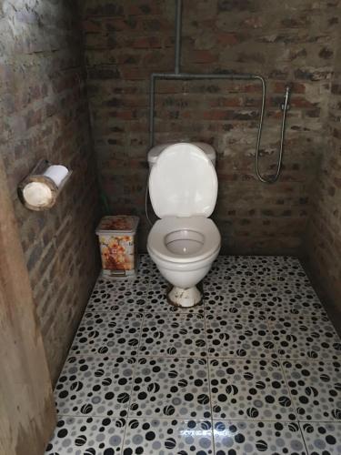 a bathroom with a toilet in a shower stall at Hello Mu Cang Chai Homestay in Mù Cang Chải