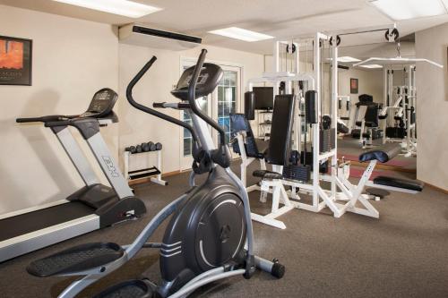 Gimnasio o instalaciones de fitness de Staybridge Suites Monterrey San Pedro, an IHG Hotel