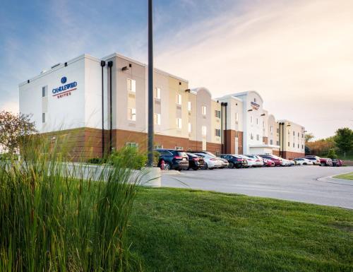 a building with a car dealership in a parking lot at Candlewood Suites Bellevue by IHG in Bellevue